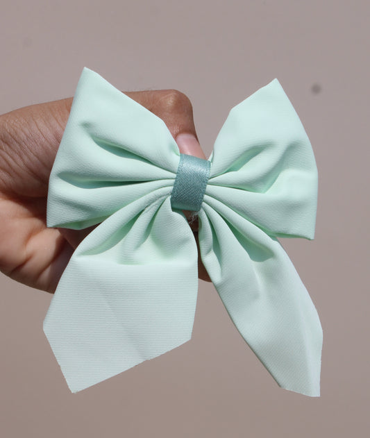 Green Bow Clip